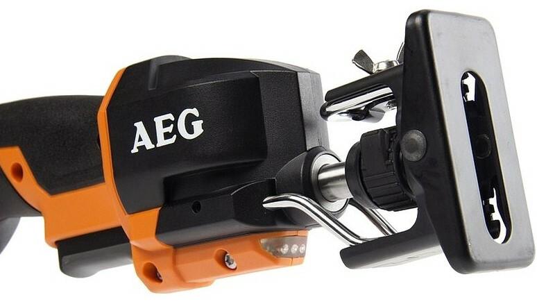 Шабельна пилка AEG US 400 XE