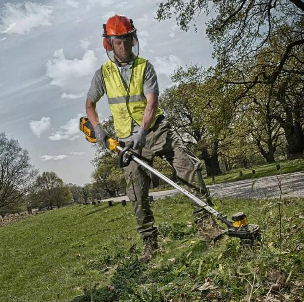 Коса акумуляторна безщіткова DeWalt DCMST561N+DCB187