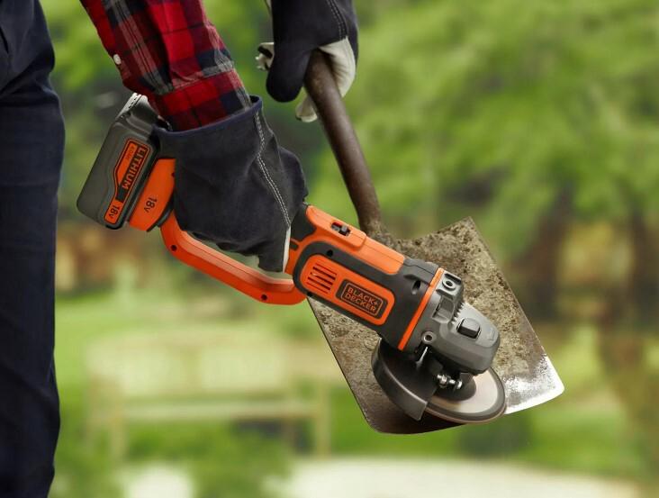 Акумуляторний дриль-шурупокрут BLACK+DECKER BDCDC18KB + чемодан + BCG720N