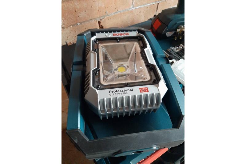 Акумуляторний ліхтар Bosch GLI 18V-1900 Solo (0601446400) (без АКБ та ЗП)