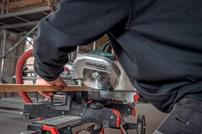 Торцювальна пила мережева Metabo KGS254M (613254000)