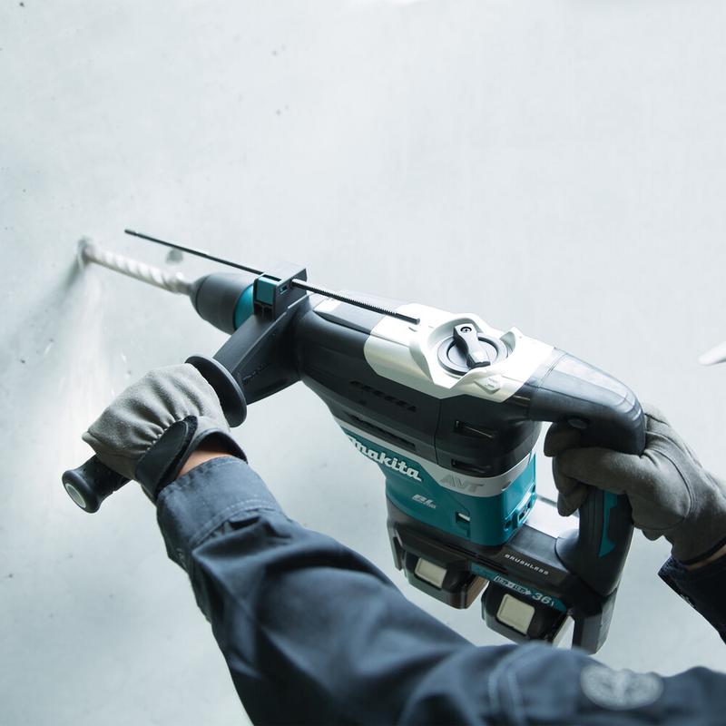 Акумуляторний перфоратор Makita LXT DHR400T2UN