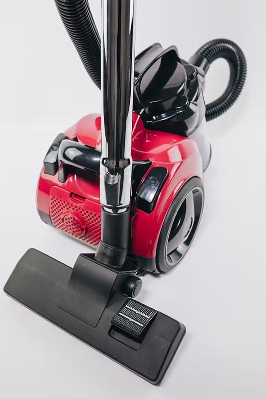 Пилосос Grunhelm GVC8216R