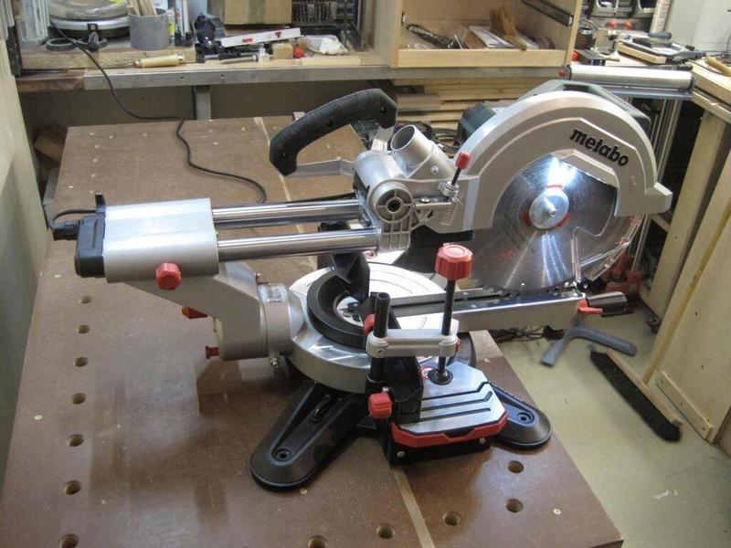 Пила торцювальна Metabo KS 305 M (619003000)
