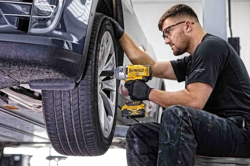 Гайковерт ударний акумуляторний безщітковий DeWALT DCF899N