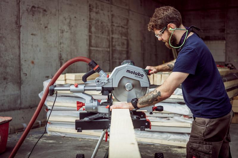 Торцювальна пила мережева Metabo KGS305M (613305000)