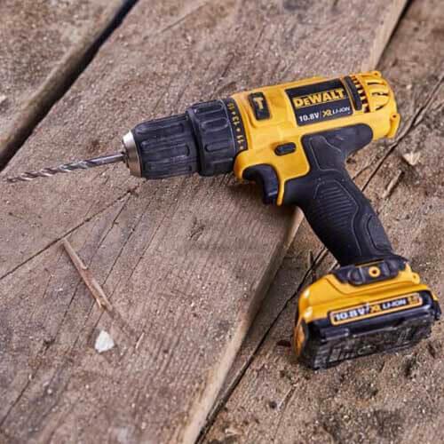 Акумуляторний дриль-шурупокрут DeWALT DCD716C2