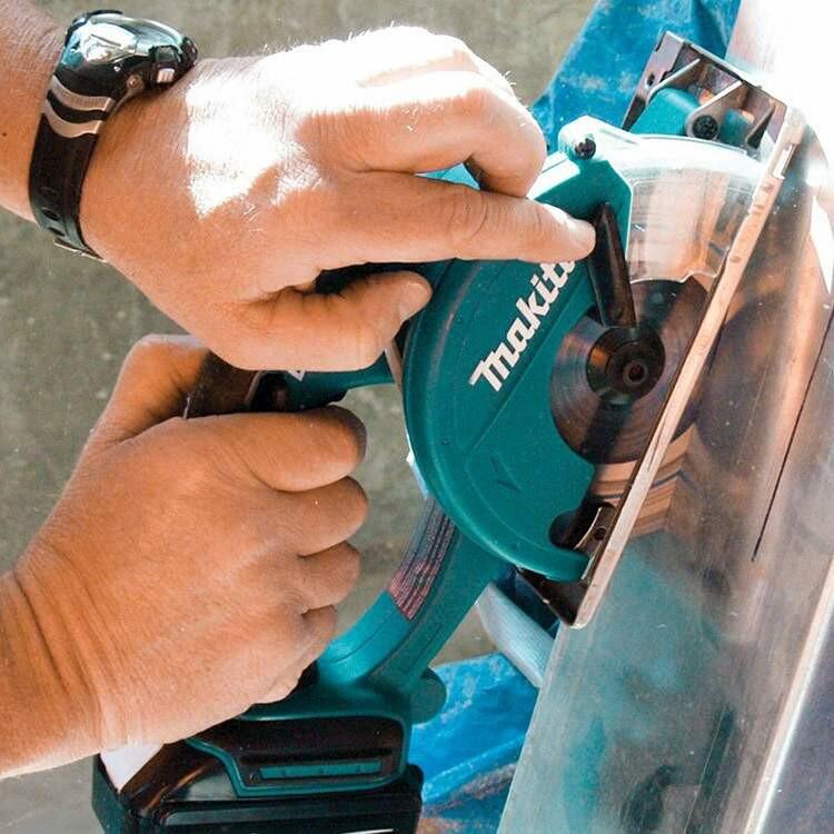 Акумуляторна дискова пила по металу Makita DCS 550 Z (без акумулятора і ЗП)