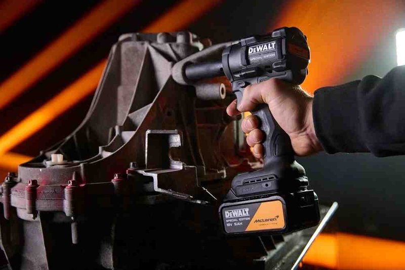 Гайкокрут ударний акумуляторний безщітковий McLaren F1 TEAM SPECIAL EDITION DeWALT DCF92MP2T