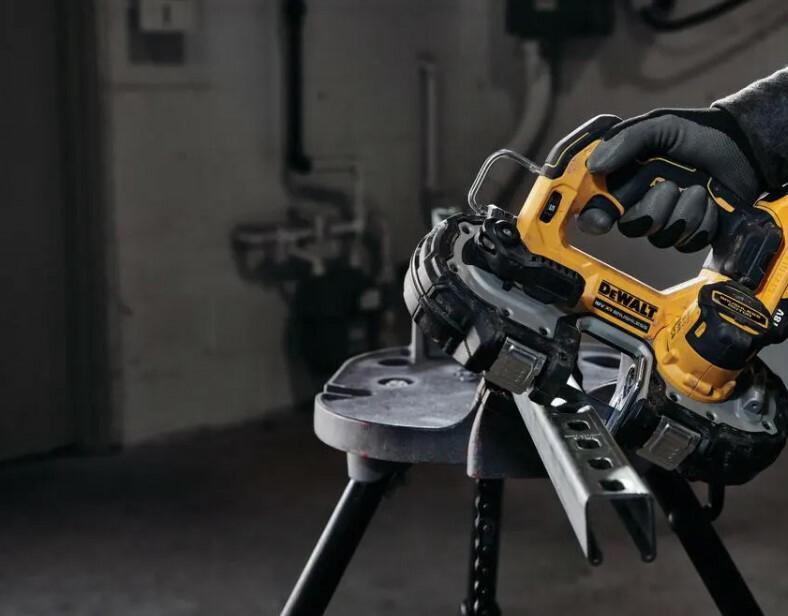 Пила стрічкова DeWALT DCS377NT (без АКБ та ЗП)