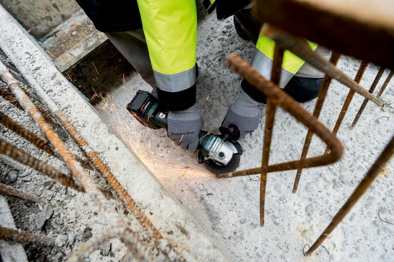 Акумуляторна кутова шліфувальна машина Metabo W 18 L 9-125 (602247860) (без АКБ та ЗП)
