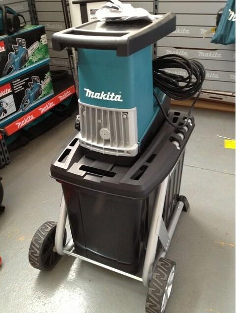 Садовий подрібнювач Makita UD2500