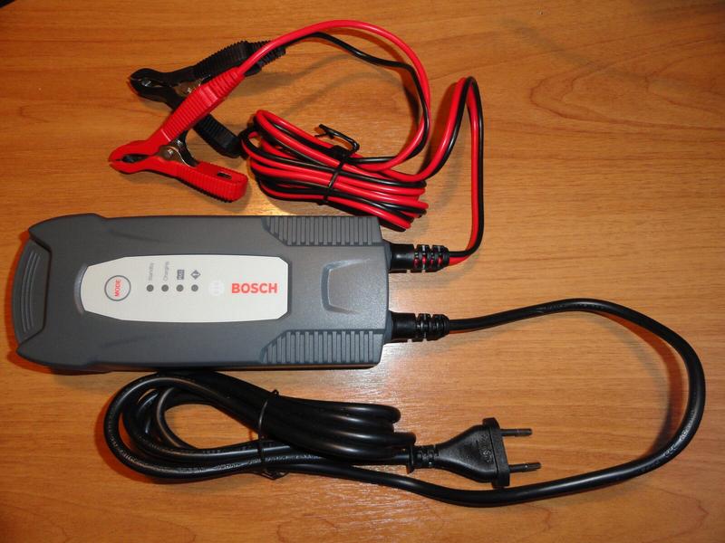 Зарядний пристрій Bosch C1