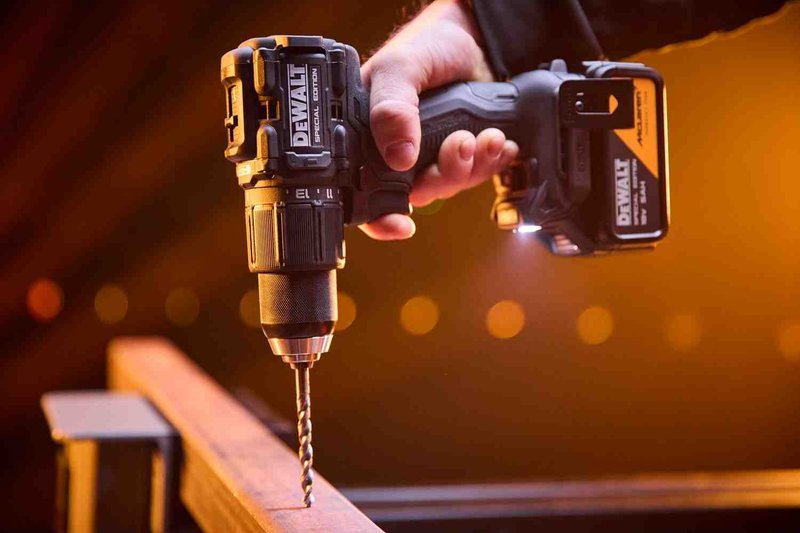 Дриль-шурупокрут ударний McLaren F1 TEAM SPECIAL EDITION DeWALT DCD86MP2KT