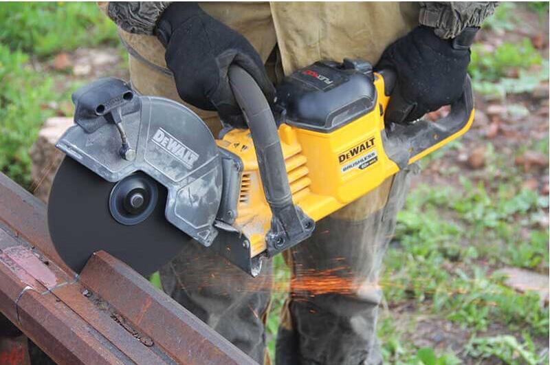 Пила відрізна DeWALT DCS690N