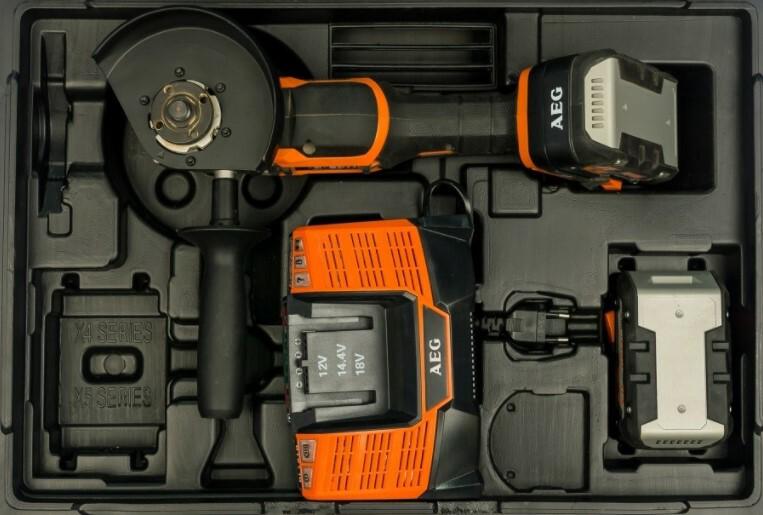 Акумуляторна кутова шліфувальна машина AEG BEWS18-125BL-502C (4935464417)