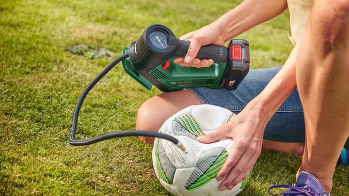 Акумуляторний автокомпресор Bosch UniversalPump 18V Baretool (0603947100) (без АКБ та ЗП)