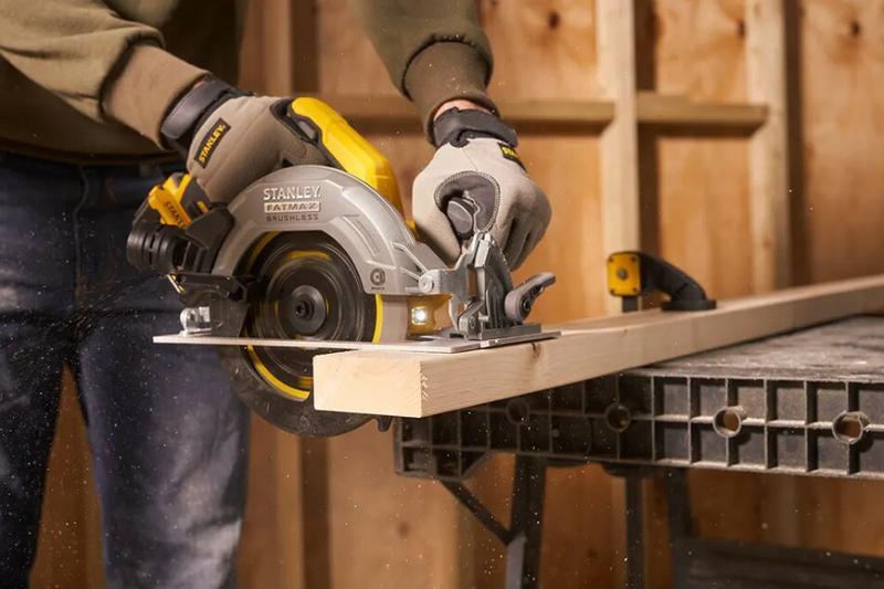 Акумуляторна дискова пилка Stanley FatMax SFMCS550M2K
