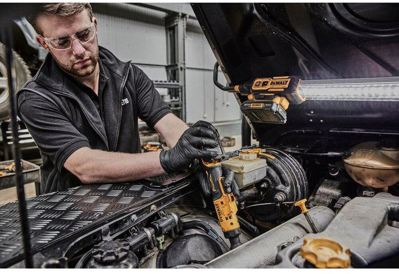 Гайкокрут кутовий - ключ-храповик акумуляторний безщітковий DeWALT DCF503L1G