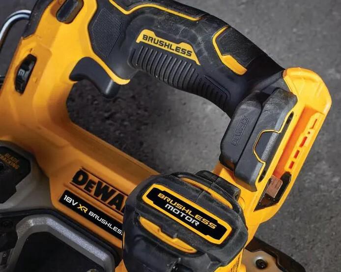 Пила стрічкова DeWALT DCS377NT (без АКБ та ЗП)