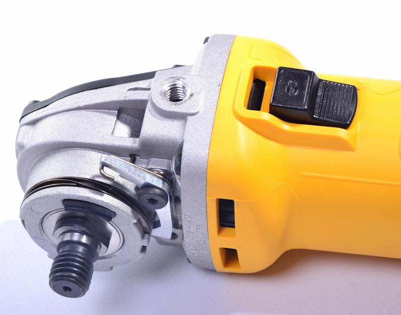 Кутова шліфувальна машина DeWALT DWE 4215