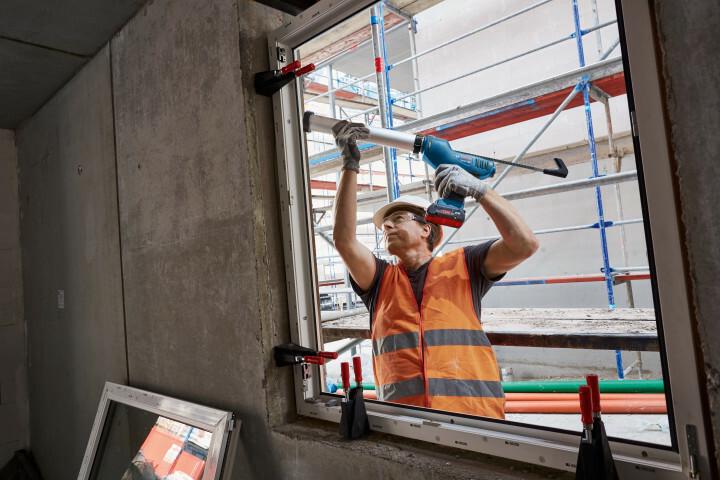 Акумуляторний пістолет для герметика Bosch GCG 18V-600 (06019C4001) без АКБ та ЗП