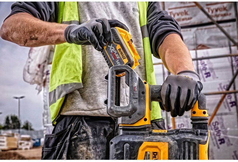 Акумуляторна батарея DeWALT DCB548
