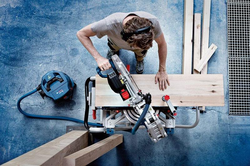 Акумуляторна торцовочная пилка Bosch GCM 18V-305 GDC Professional (0601B43000)