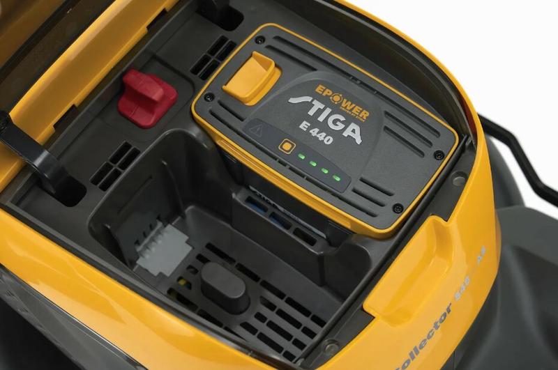 Газонокосарка акумуляторна самохідна Stiga Collector548AEKit
