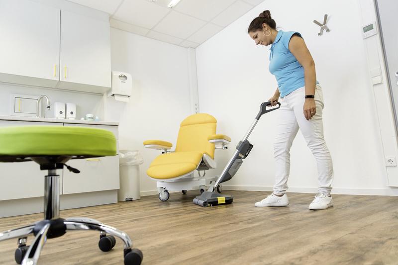 Підлогомийна машина Karcher BR 30/1 C Bp Pack, 18В/3.0 Ач (без АКБ та ЗП) (1.783-050.0)