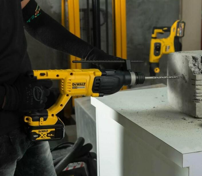 Перфоратор акумуляторний бесщеточний DeWALT DCH133M1 + DCB187