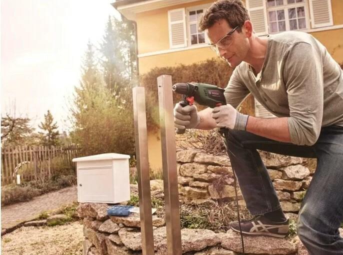 Ударний дриль Bosch UniversalImpact 700 + комплект свердел та біт 39 шт. (060313100A)