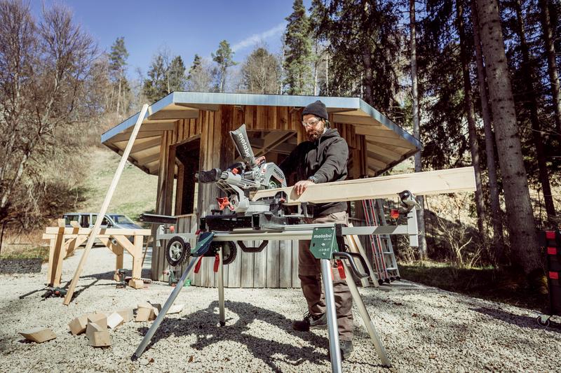 Акумуляторна торцювальна пила Metabo KGS 18 LTX BL 305 (614305810)