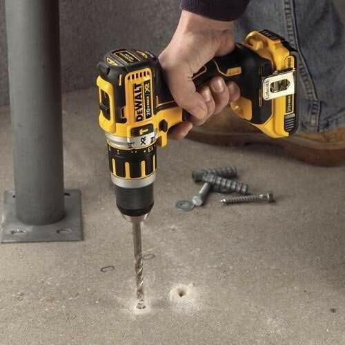 Дриль-шурупокрут ударний DeWalt DCD795D2