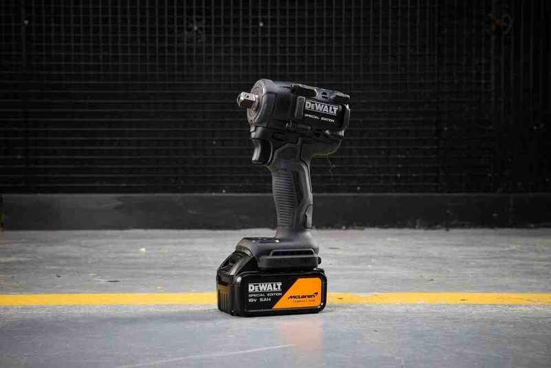 Гайкокрут ударний акумуляторний безщітковий McLaren F1 TEAM SPECIAL EDITION DeWALT DCF92MP2T