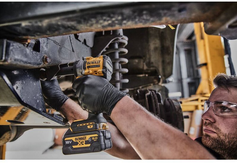 Гайкокрут ударний акумуляторний безщітковий DeWALT DCF923N