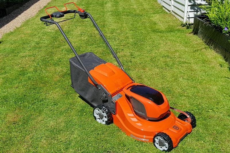 Акумуляторна газонокосарка Husqvarna LC 347VLi (без акумулятора і ЗП)