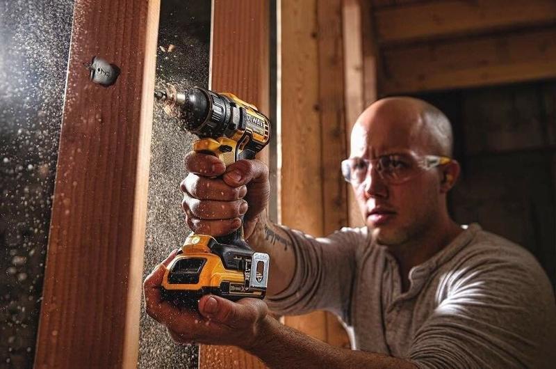 Дриль-шурупокрут DeWalt DCD791D2