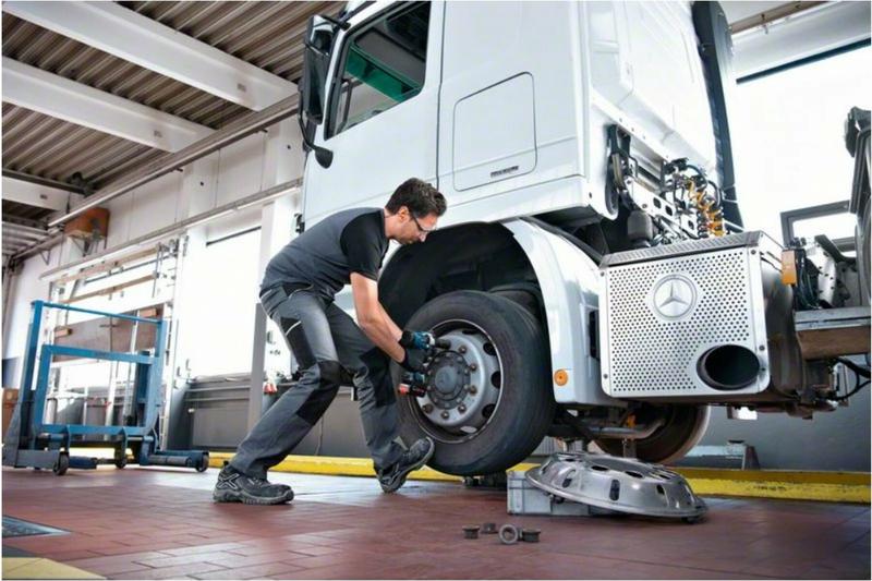 Акумуляторний гайкокрут Bosch GDS 18V-1000 (06019J8300) (без АКБ та ЗП)
