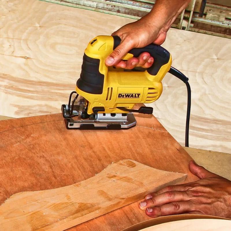 Пила лобзикова DeWALT DWE349