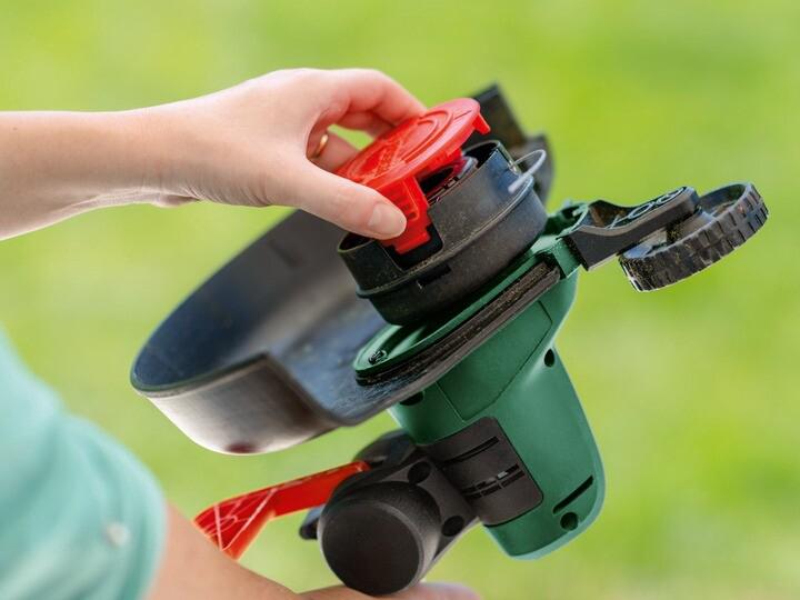 Акумуляторний тример Bosch UniversalGrassCut 18V-26 (06008C1D04) (без АКБ та ЗП)
