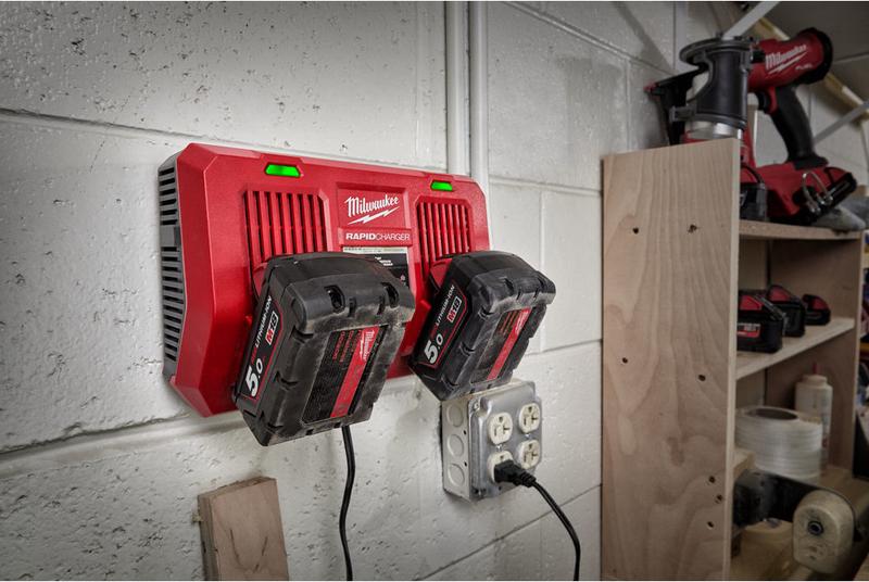 Зарядний пристрій Milwaukee M18 DFC Turbo (4932472073)