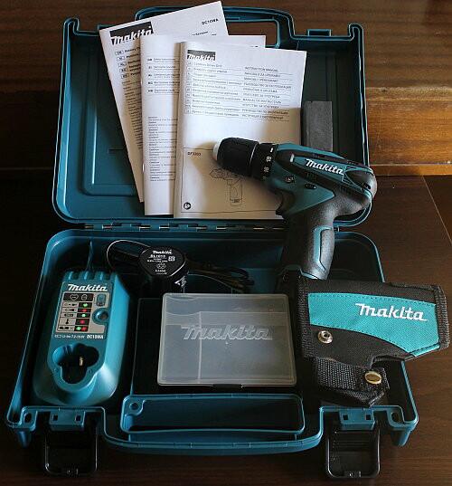 Акумуляторний шурупокрут Makita DF330DWE