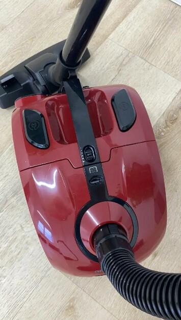 Пилосос Grunhelm GVC-100BR