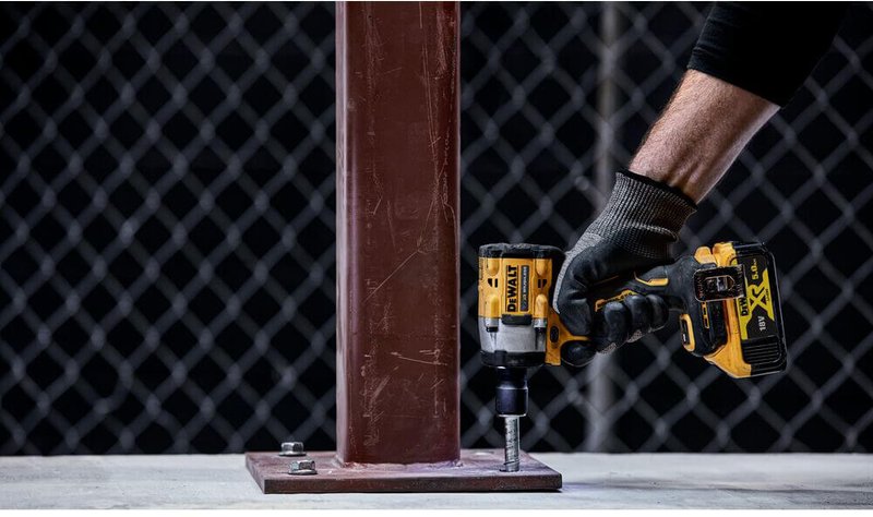 Гайкокрут ударний акумуляторний безщітковий DeWALT DCF922NT