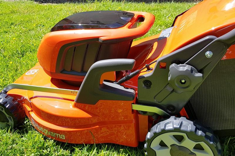 Акумуляторна газонокосарка Husqvarna LC 347VLi (без акумулятора і ЗП)