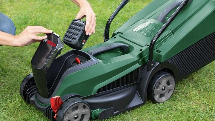 Акумуляторна газонокосарка Bosch CityMower 18V-32-300 (06008B9A07)