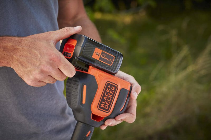 Тример акумуляторний безщітковий BLACK+DECKER BCSTA536L1
