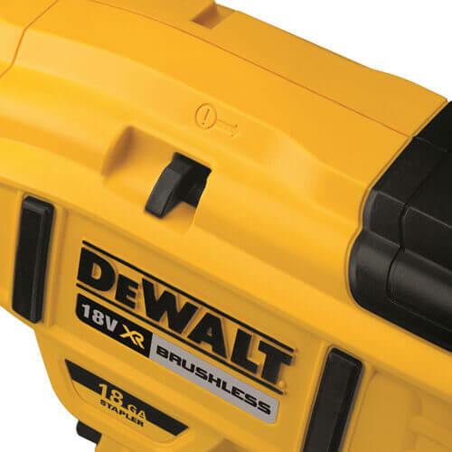 Акумуляторний цвяхозабивач DeWALT DCN681N (без акумулятора і ЗП)