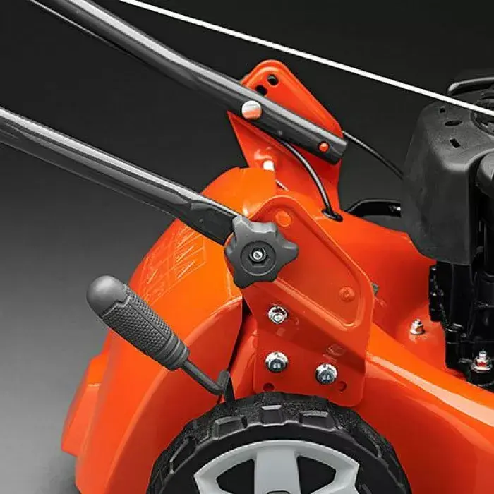 Бензинова газонокосарка Husqvarna LC 140P (9704881-01)